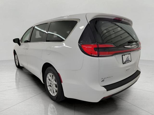 2023 Chrysler Pacifica Vehicle Photo in Green Bay, WI 54304