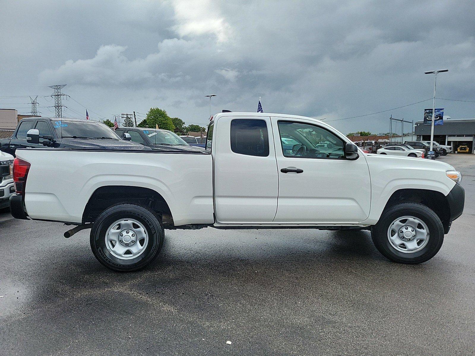 2023 Toyota Tacoma 2WD Vehicle Photo in Saint Charles, IL 60174