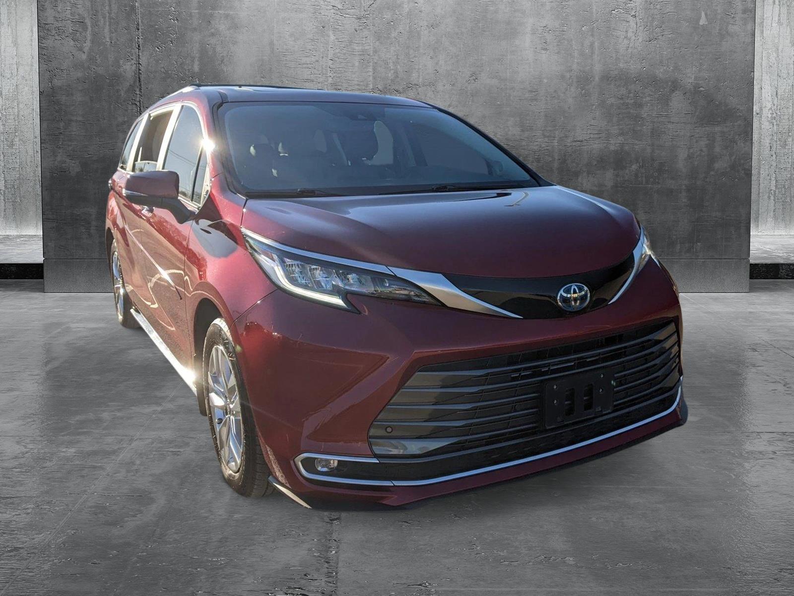 2023 Toyota Sienna Vehicle Photo in Austin, TX 78728