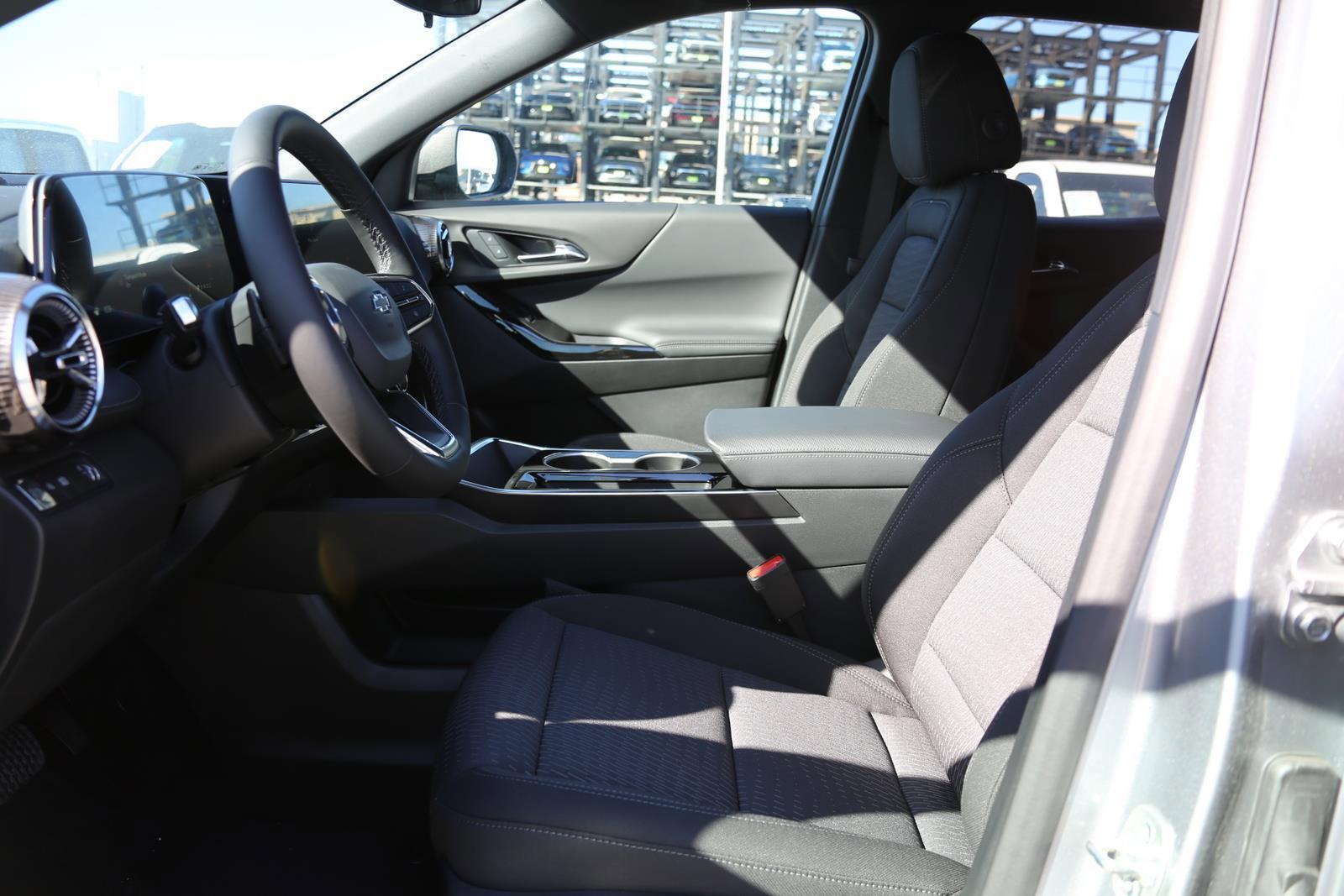 2025 Chevrolet Equinox Vehicle Photo in LOS ANGELES, CA 90007-3794