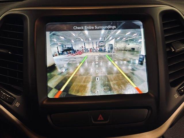 2017 Jeep Cherokee Vehicle Photo in MEDINA, OH 44256-9631