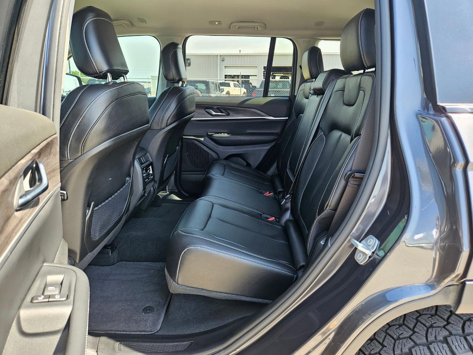 2023 Jeep Grand Cherokee Vehicle Photo in Seguin, TX 78155