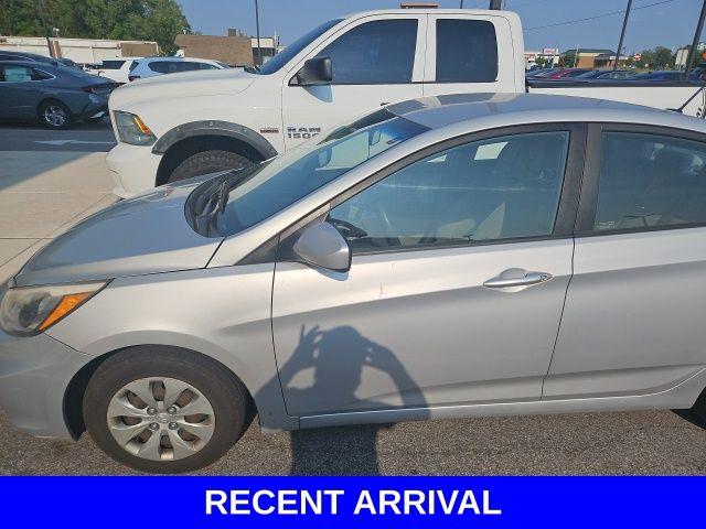 2016 Hyundai ACCENT Vehicle Photo in Merrillville, IN 46410