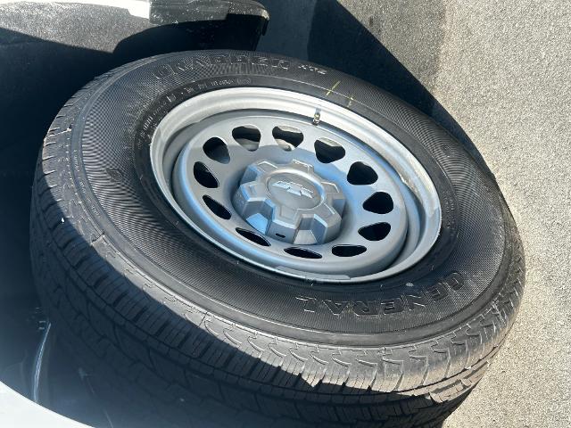 View vehicle photo 2