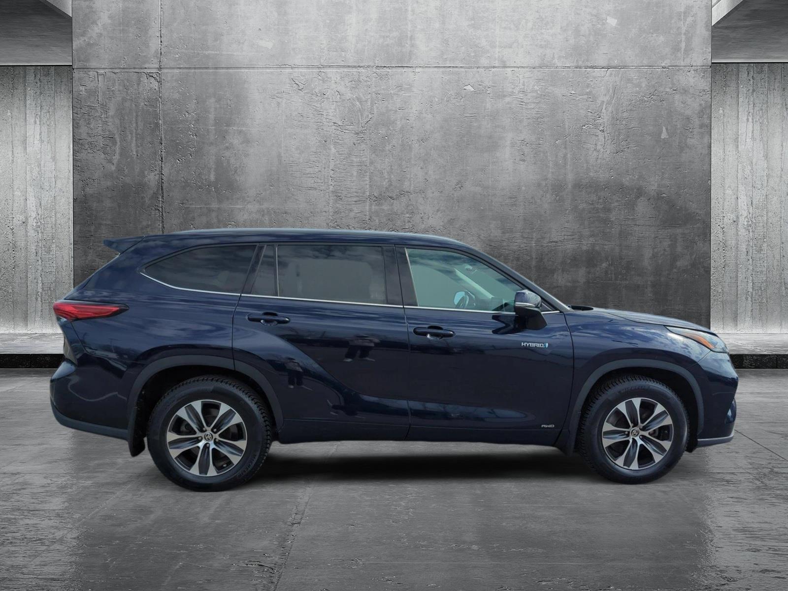2020 Toyota Highlander Vehicle Photo in Memphis, TN 38133