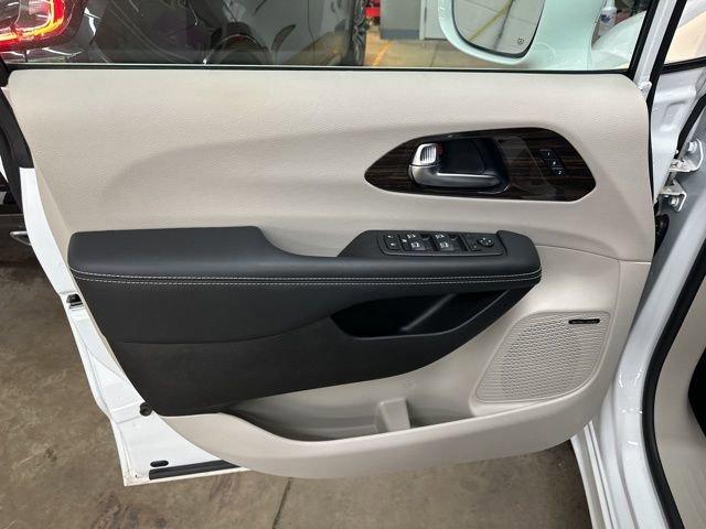 2022 Chrysler Pacifica Vehicle Photo in MEDINA, OH 44256-9631