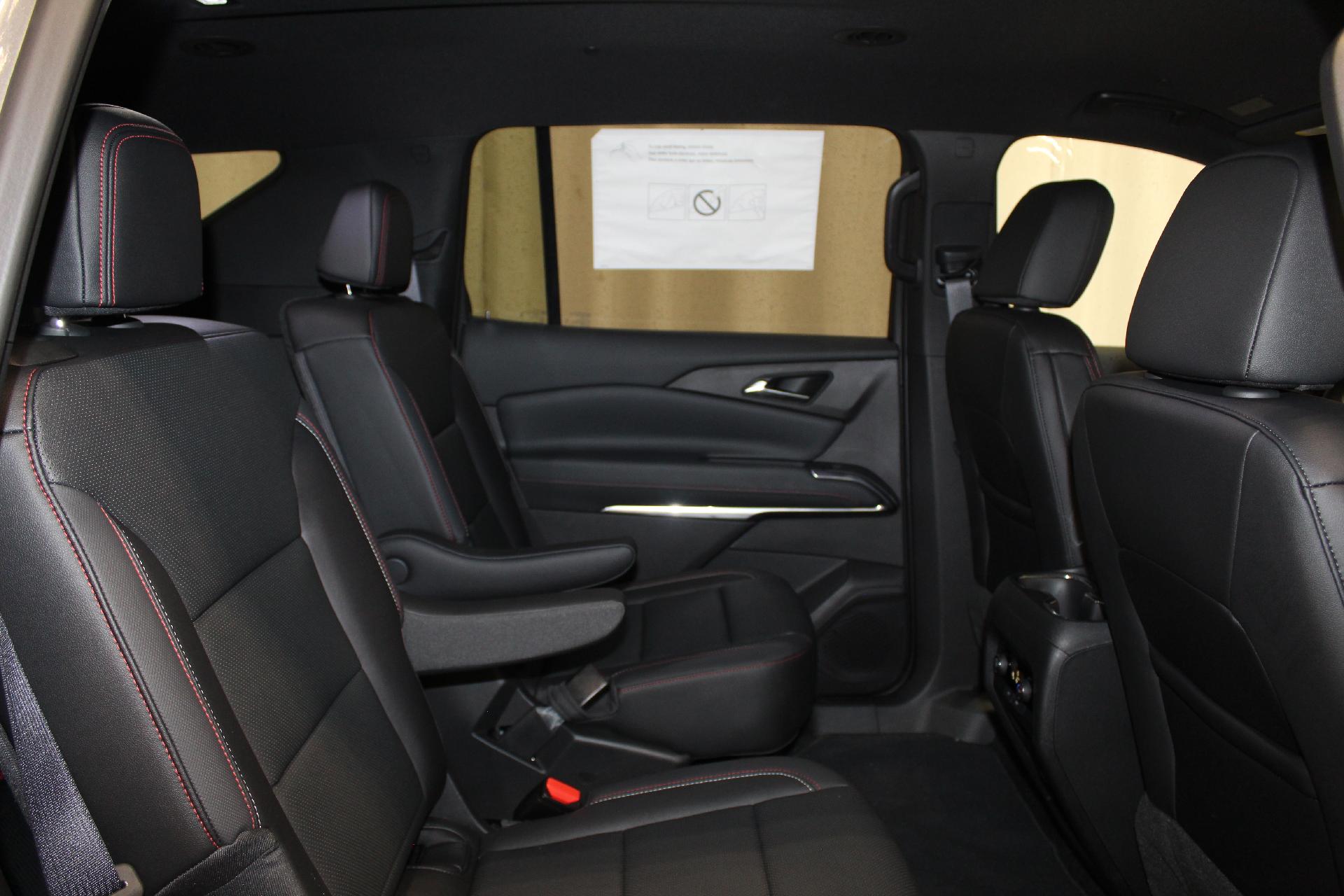 2025 Chevrolet Traverse Vehicle Photo in NORTHAMPTON, MA 01060-1120