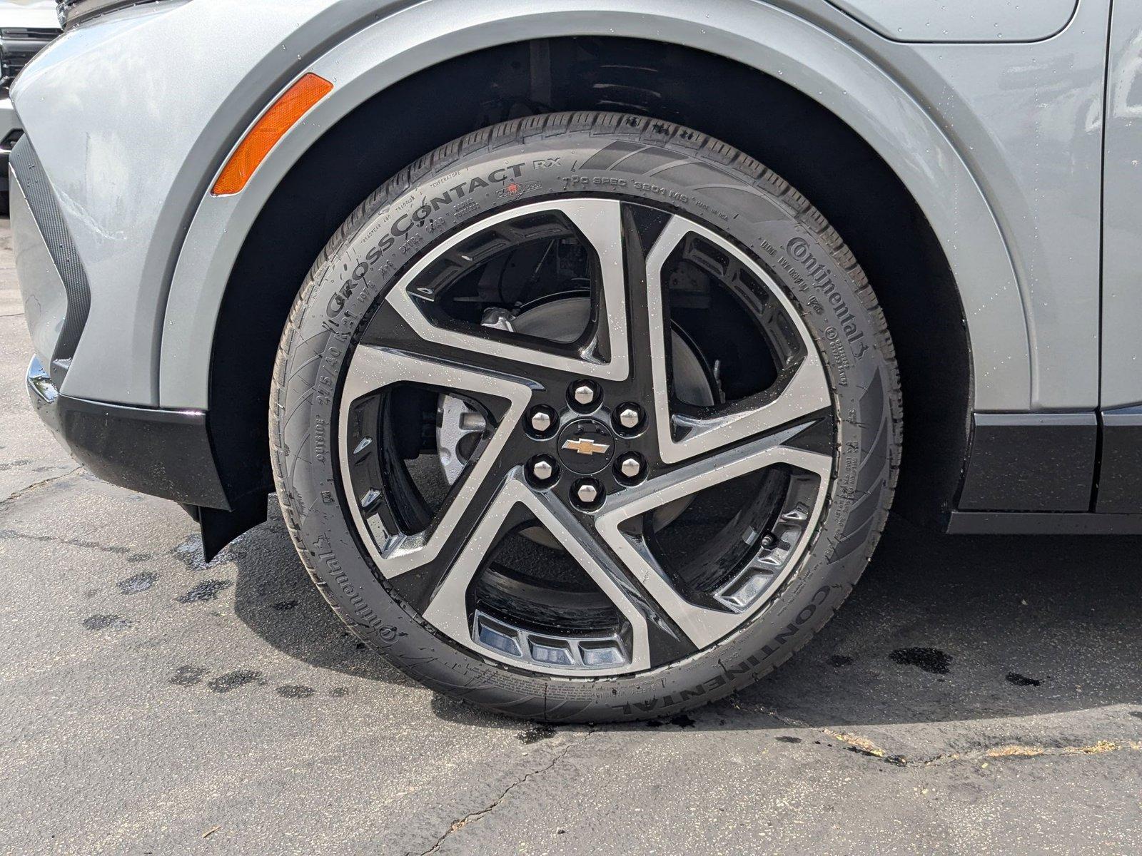 2025 Chevrolet Equinox EV Vehicle Photo in VALENCIA, CA 91355-1705