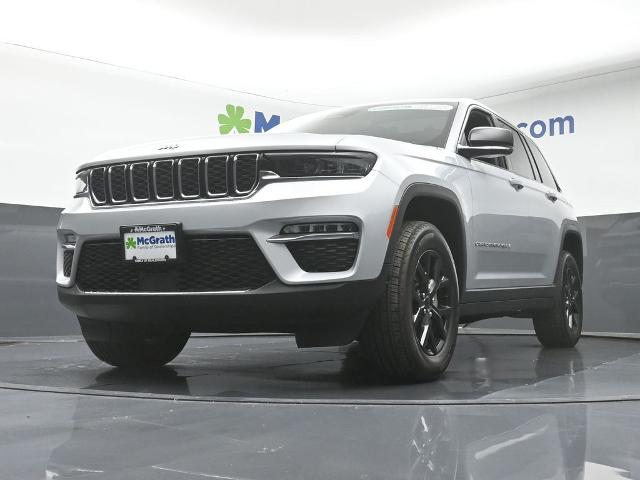 2024 Jeep Grand Cherokee Vehicle Photo in Cedar Rapids, IA 52402