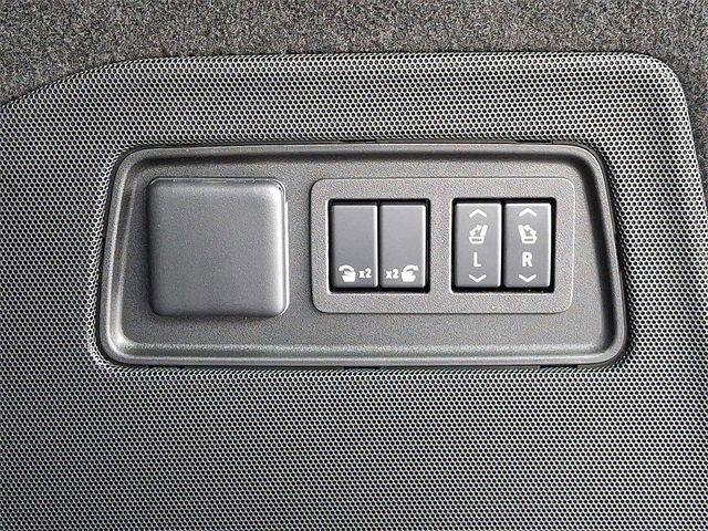 2024 Cadillac Escalade ESV Vehicle Photo in ALLENTOWN, PA 18103-7399