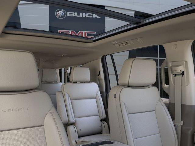 2025 GMC Yukon XL Vehicle Photo in MEDINA, OH 44256-9631