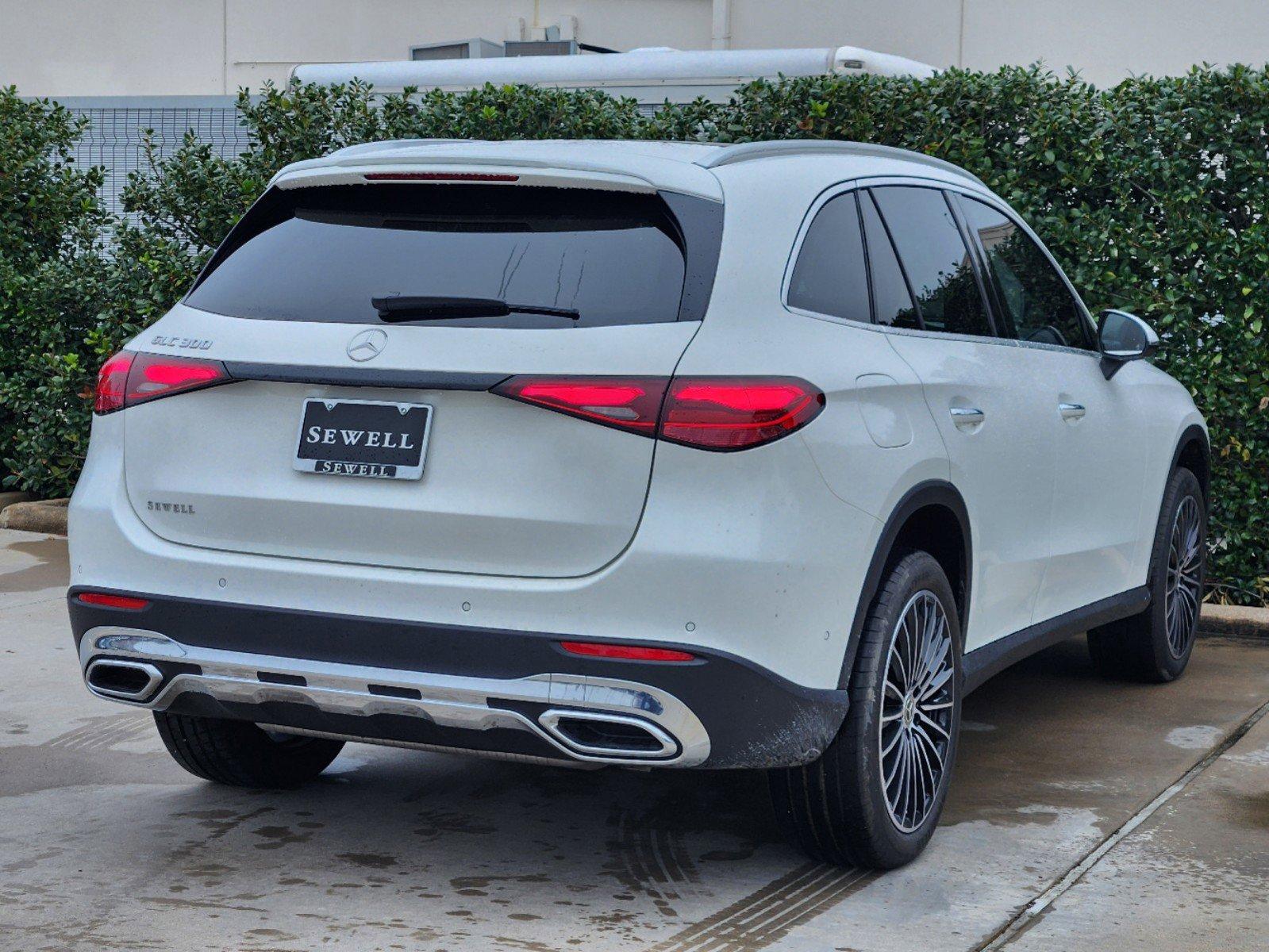 2025 Mercedes-Benz GLC Vehicle Photo in HOUSTON, TX 77079