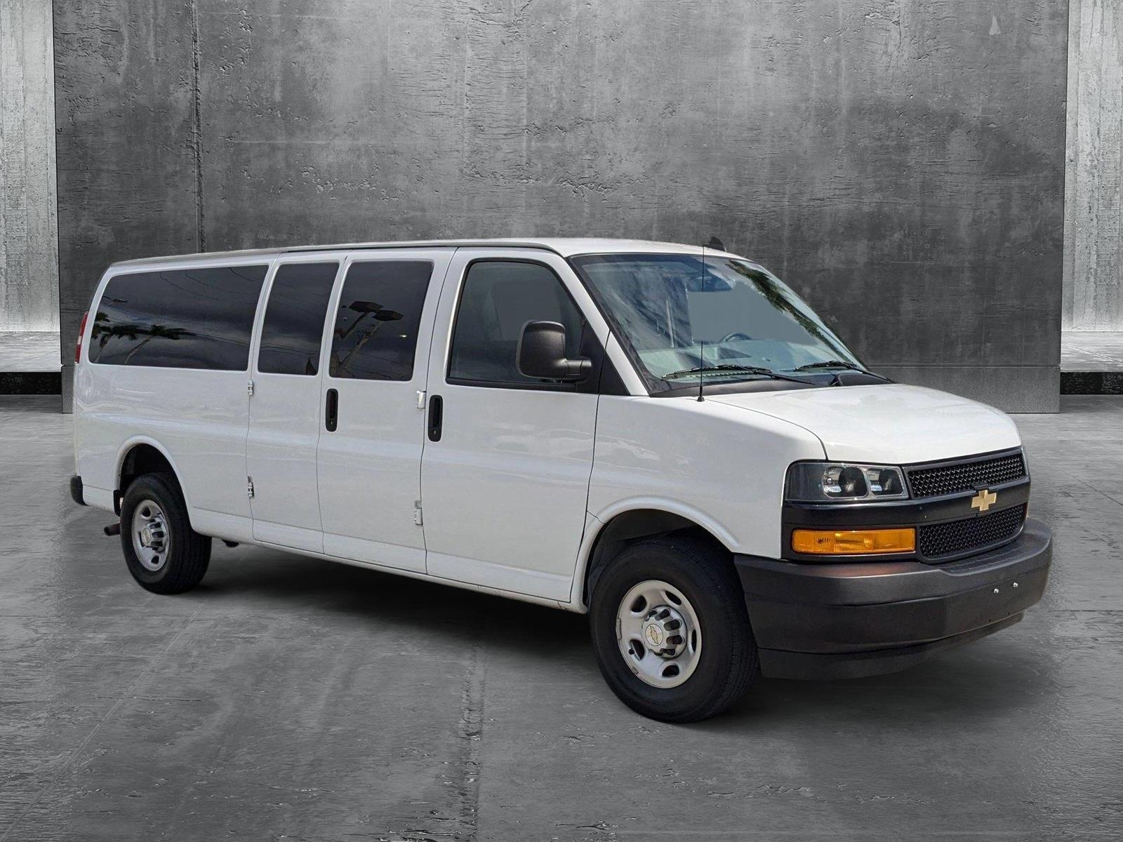 2023 Chevrolet Express Passenger 3500 Vehicle Photo in PEMBROKE PINES, FL 33024-6534