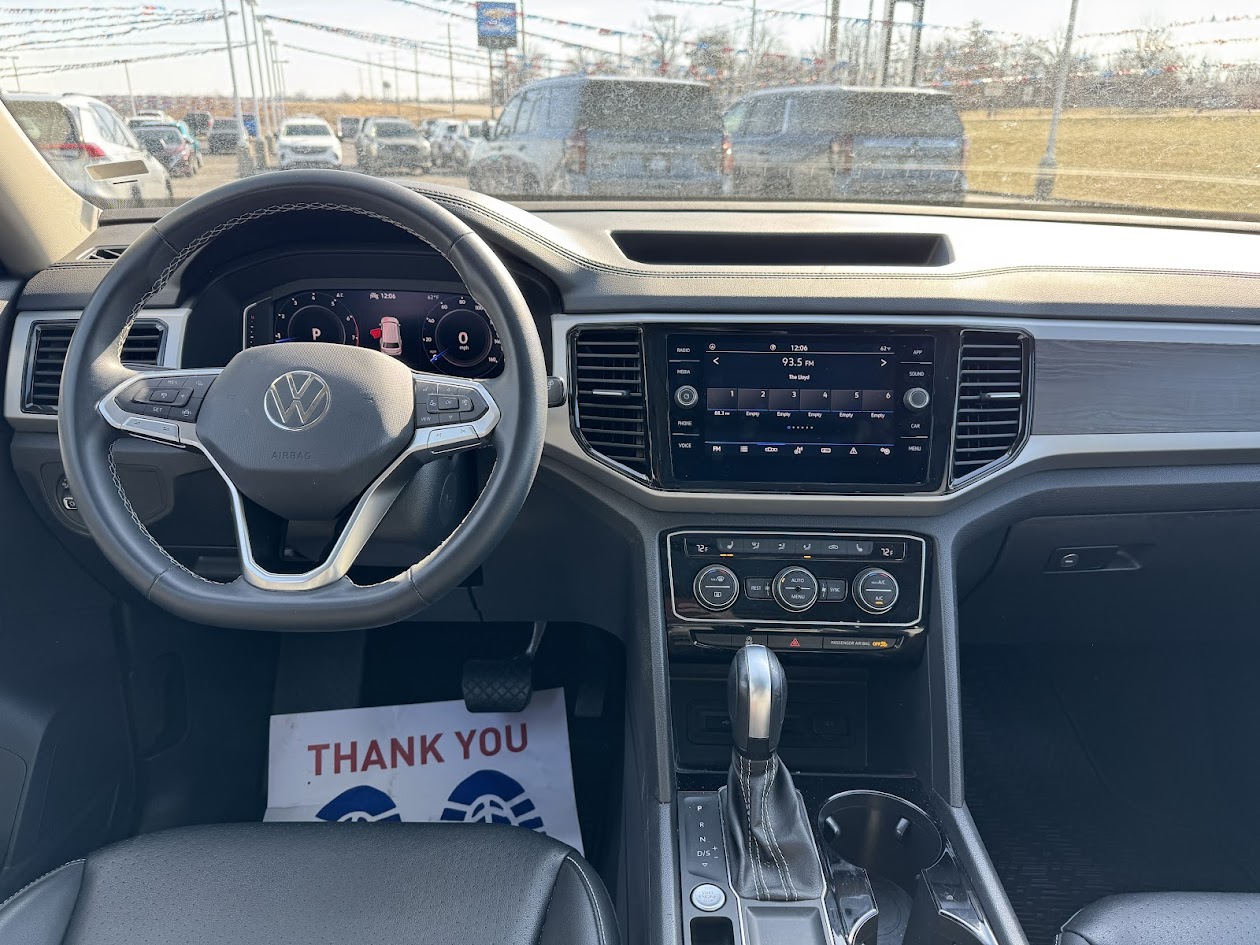 2022 Volkswagen Atlas Vehicle Photo in BOONVILLE, IN 47601-9633