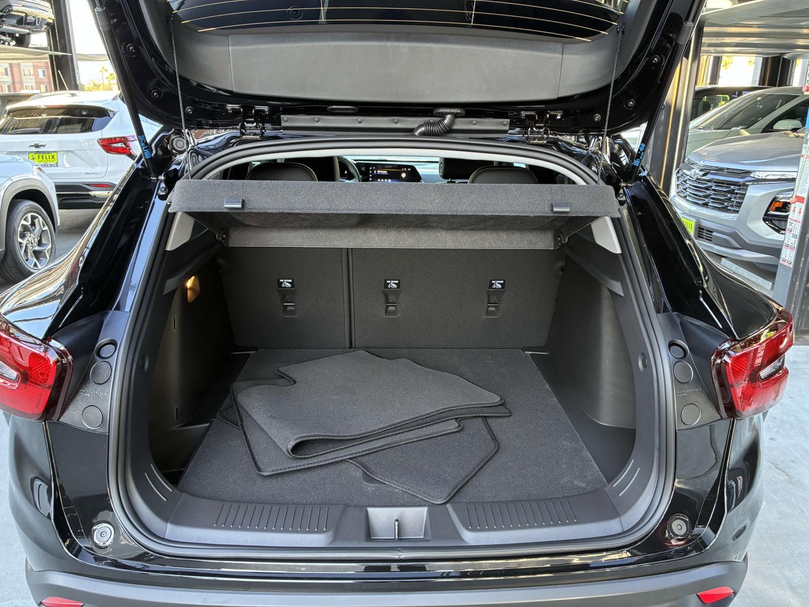 2025 Chevrolet Trax Vehicle Photo in LOS ANGELES, CA 90007-3794