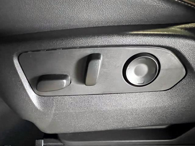 2023 GMC Yukon XL Vehicle Photo in Roslyn, NY 11576
