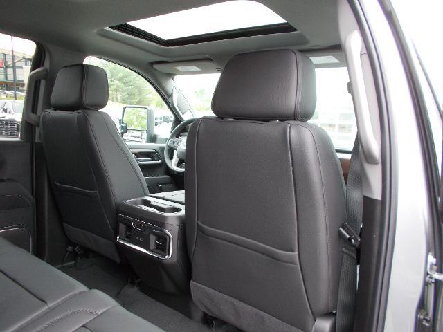 2025 GMC Sierra 2500 HD Vehicle Photo in LOWELL, MA 01852-4336
