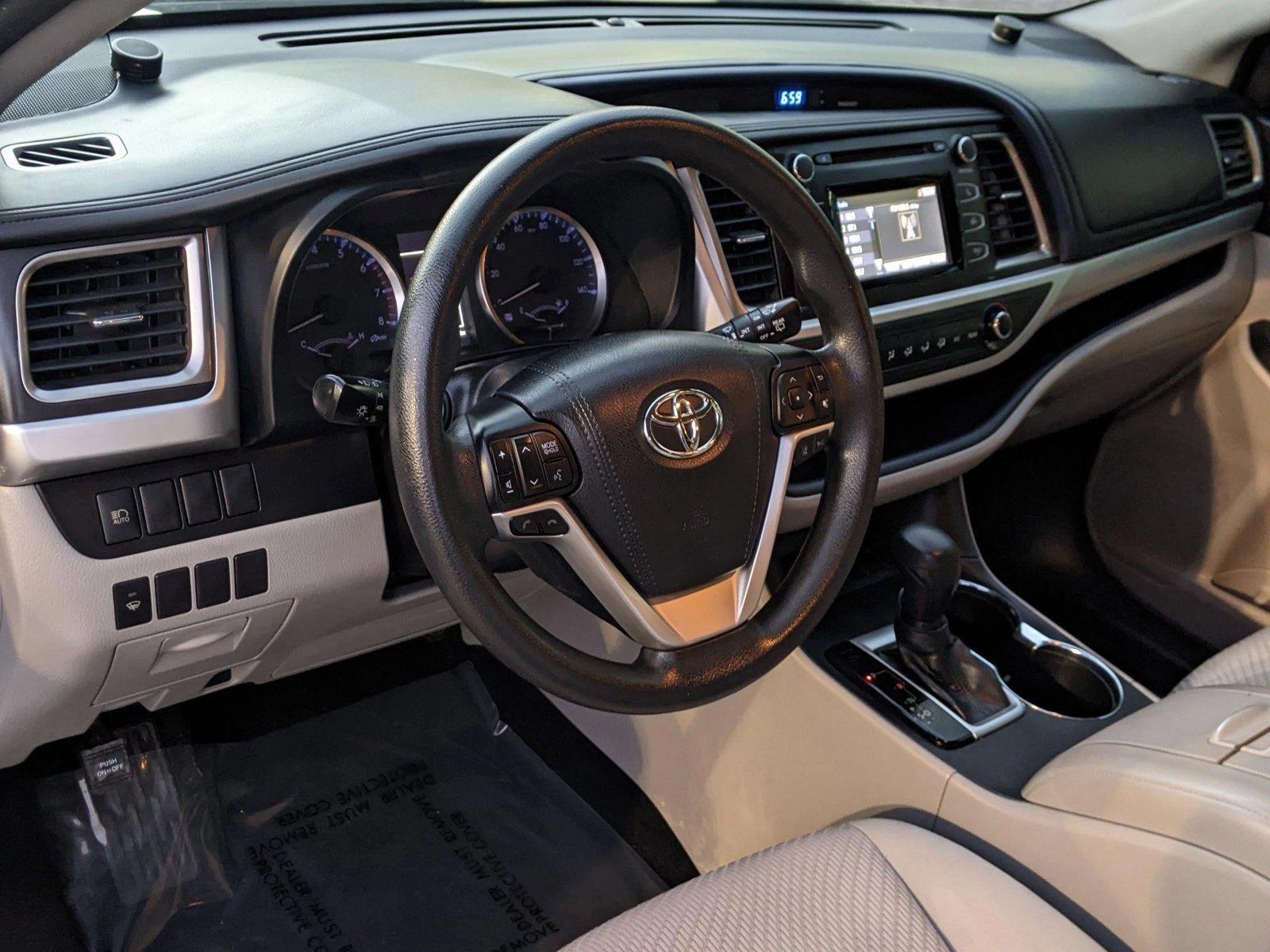 2018 Toyota Highlander Vehicle Photo in PEMBROKE PINES, FL 33024-6534