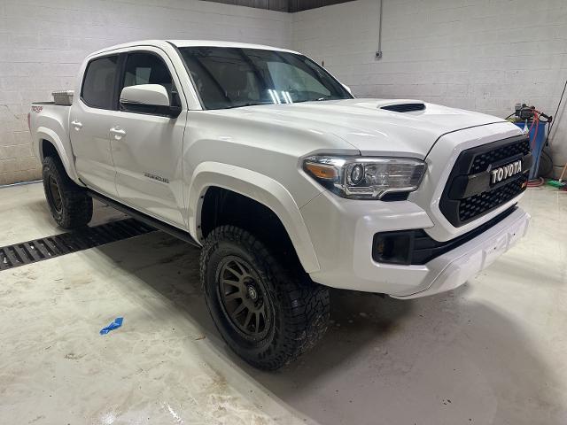 2017 Toyota Tacoma Vehicle Photo in Ennis, TX 75119-5114