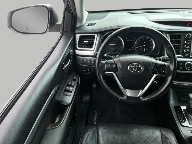 2018 Toyota Highlander Vehicle Photo in GREEN BAY, WI 54303-3330