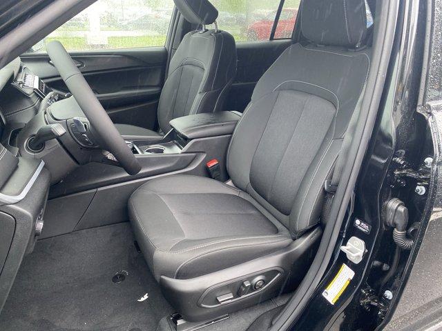 2025 Jeep Grand Cherokee Vehicle Photo in Doylsetown, PA 18901