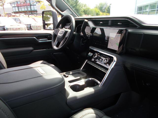 2025 GMC Sierra 2500 HD Vehicle Photo in LOWELL, MA 01852-4336