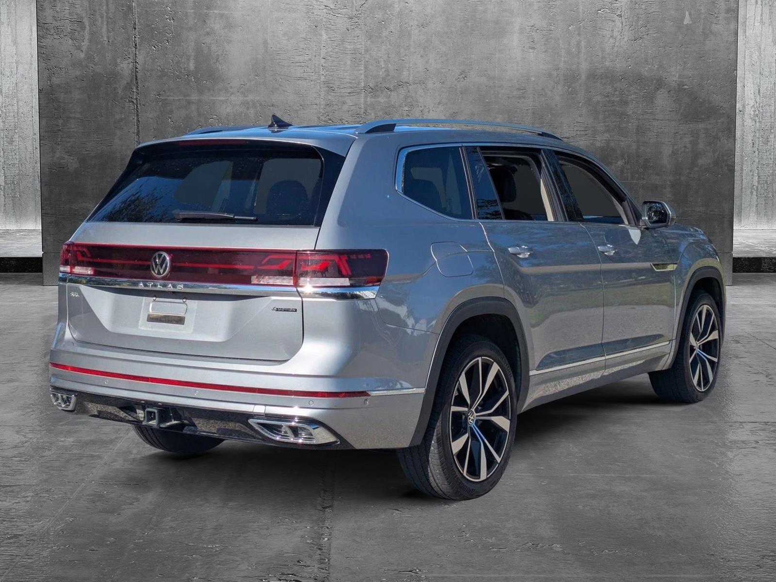 2024 Volkswagen Atlas Vehicle Photo in Sarasota, FL 34231