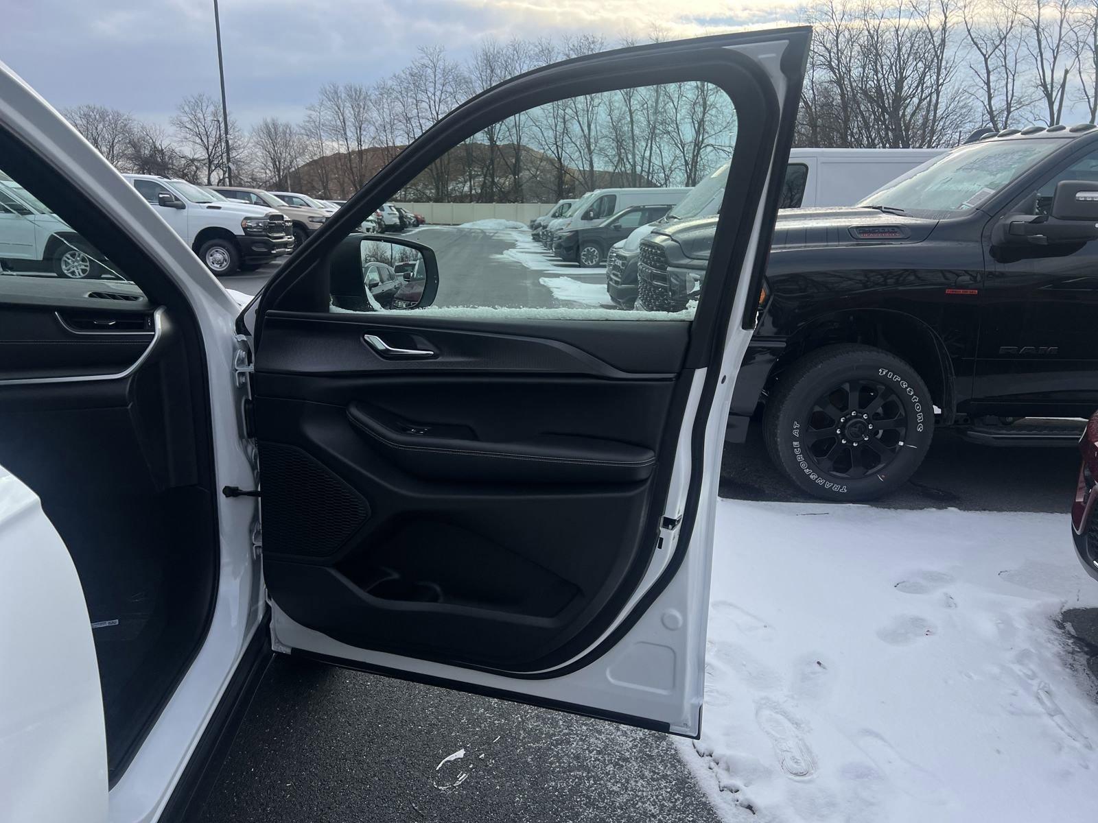 2025 Jeep Grand Cherokee Vehicle Photo in Mechanicsburg, PA 17050-1707
