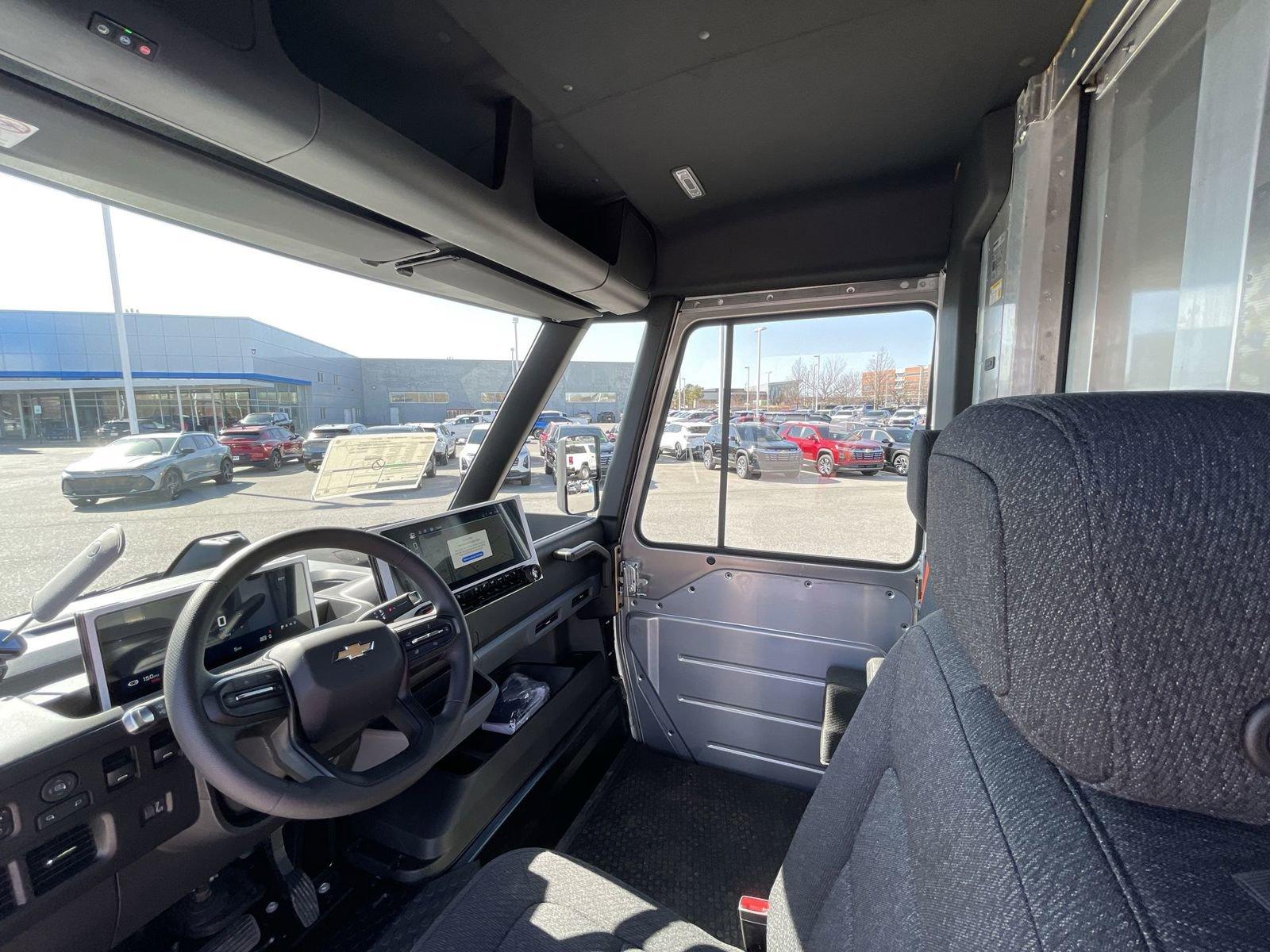 2025 Chevrolet BrightDrop 400 Vehicle Photo in BENTONVILLE, AR 72712-4322