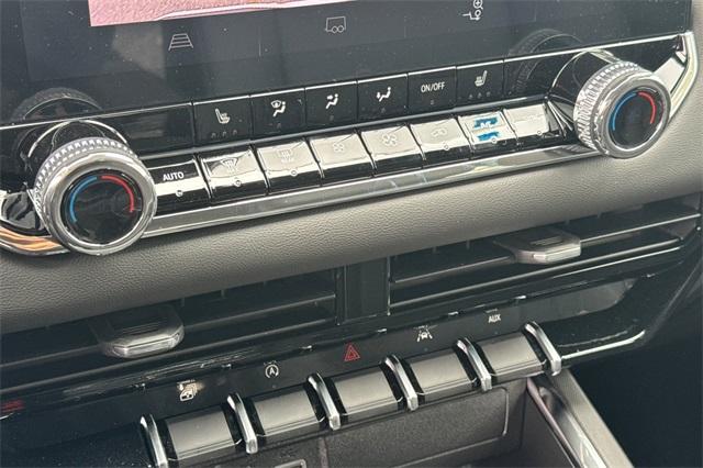 2025 GMC Canyon Vehicle Photo in ELK GROVE, CA 95757-8703