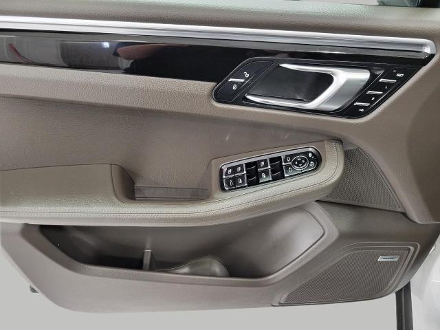 2017 Porsche Macan Vehicle Photo in OSHKOSH, WI 54904-7811