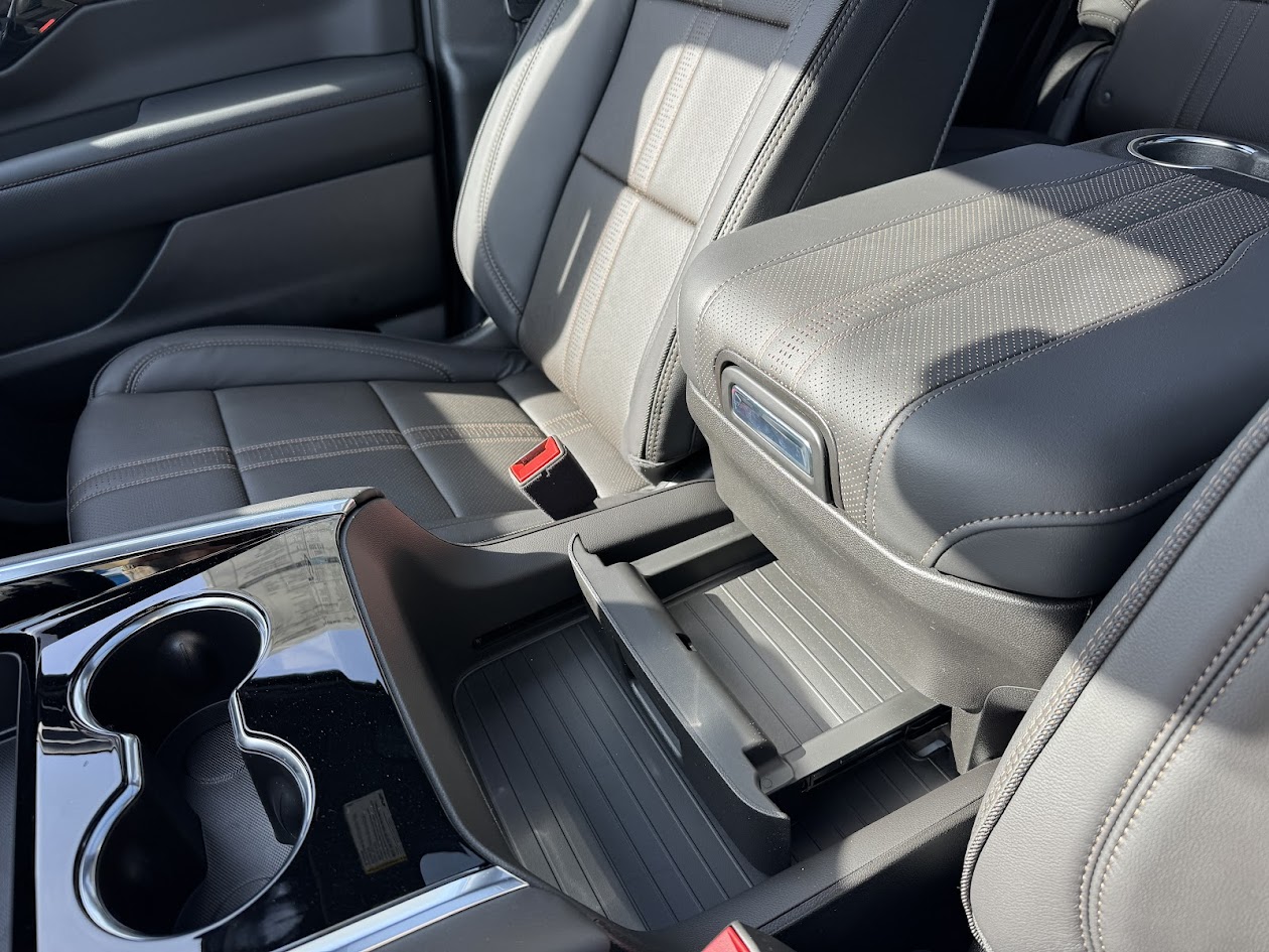 2025 Chevrolet Tahoe Vehicle Photo in BOONVILLE, IN 47601-9633
