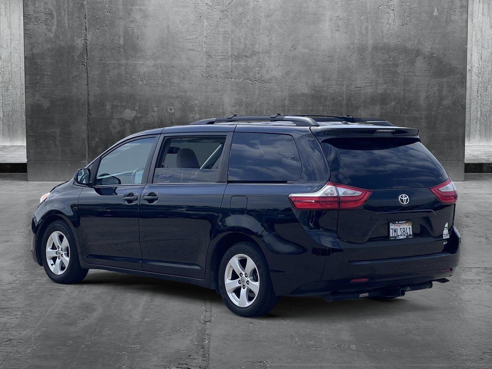 2015 Toyota Sienna Vehicle Photo in Santa Clarita, CA 91355