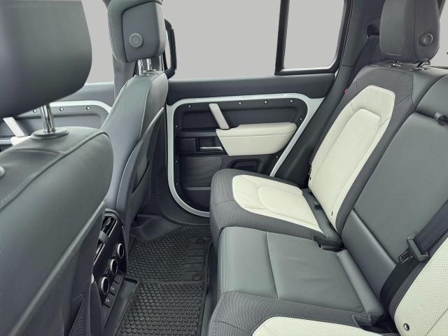 2024 Defender Vehicle Photo in Appleton, WI 54913