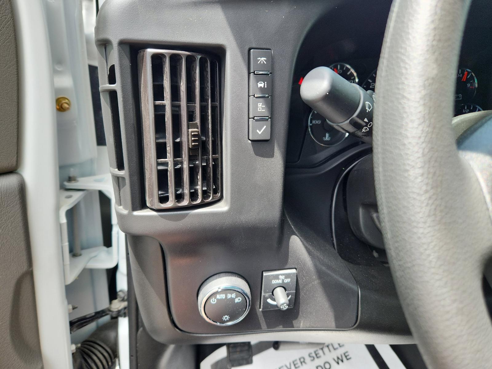 2025 Chevrolet Express Cutaway 3500 Vehicle Photo in GEORGETOWN, TX 78626-7508