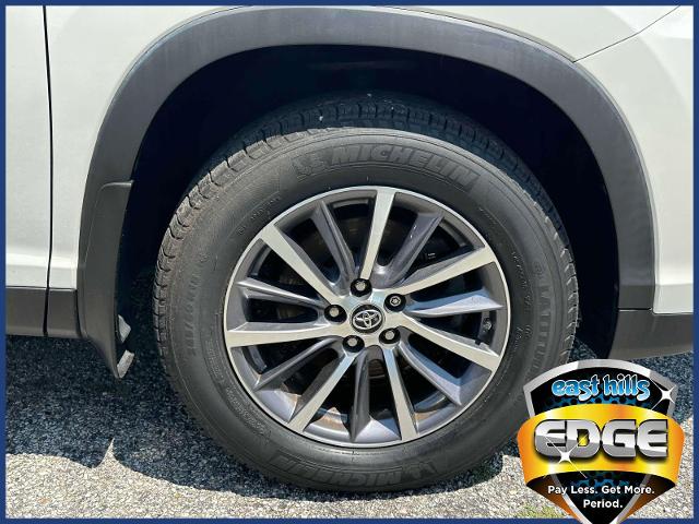 2019 Toyota Highlander Vehicle Photo in Roslyn, NY 11576