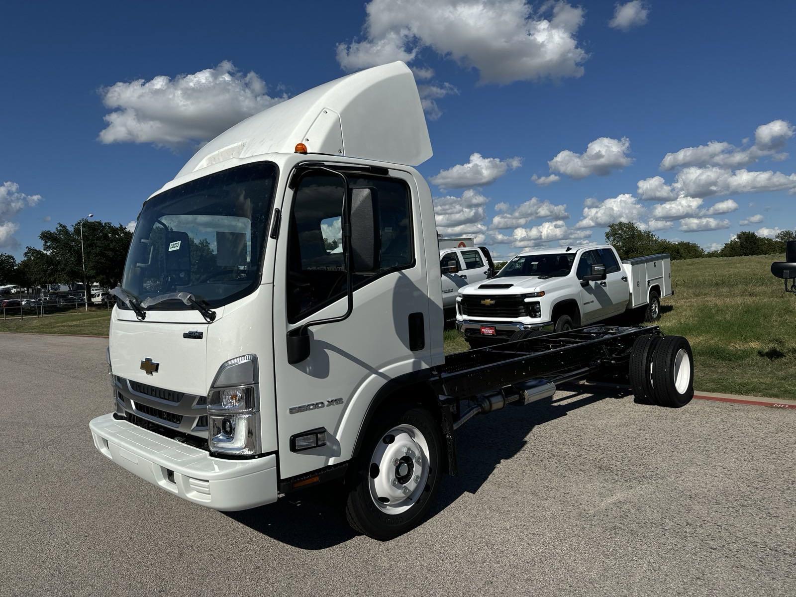 2025 Chevrolet Low Cab Forward 5500 XG Vehicle Photo in GEORGETOWN, TX 78626-7508