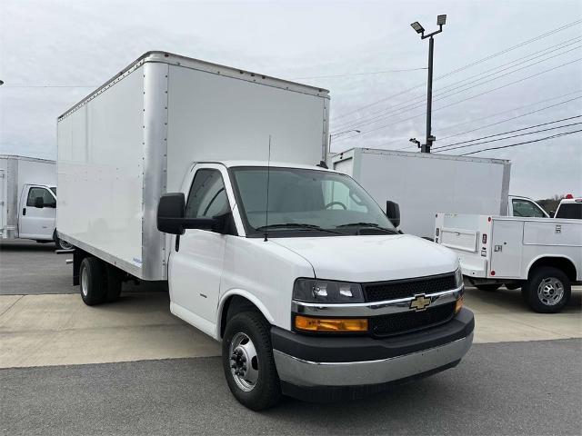 2023 Chevrolet Express Cutaway 3500 Vehicle Photo in ALCOA, TN 37701-3235