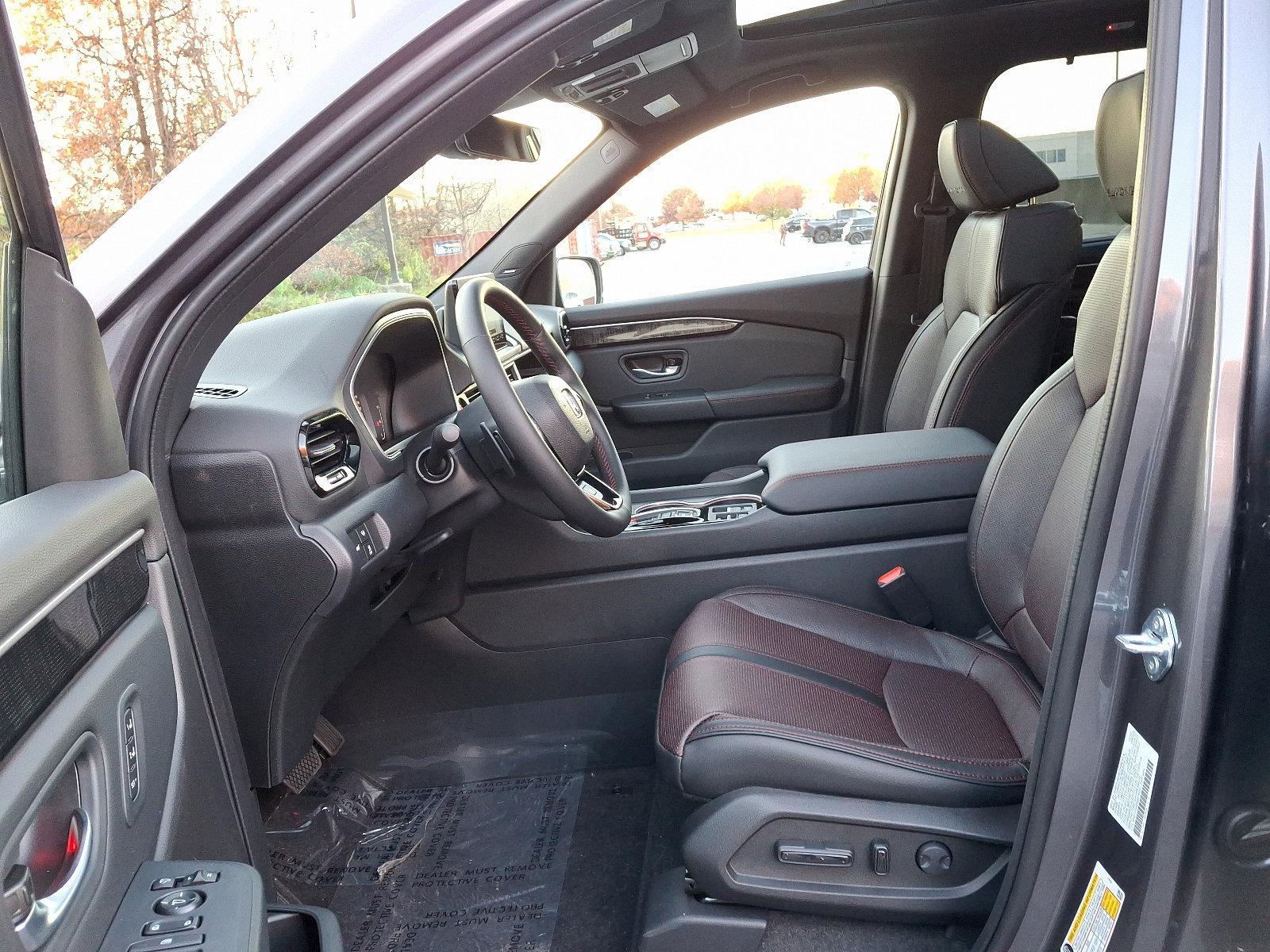 2025 Honda Pilot Vehicle Photo in Harrisburg, PA 17111