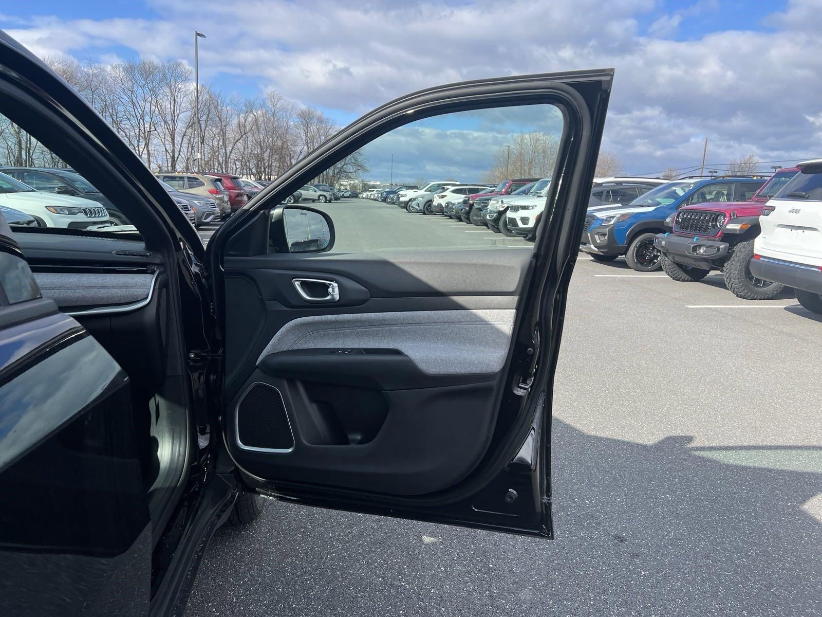 2025 Jeep Compass Vehicle Photo in Mechanicsburg, PA 17050-1707