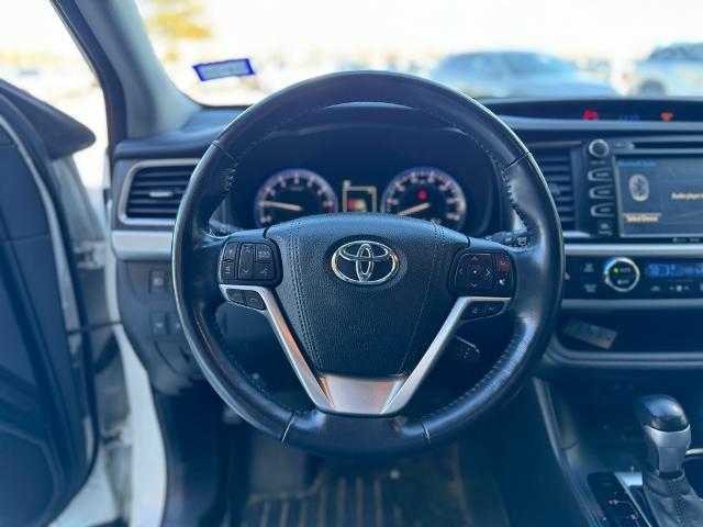 2017 Toyota Highlander Vehicle Photo in Grapevine, TX 76051