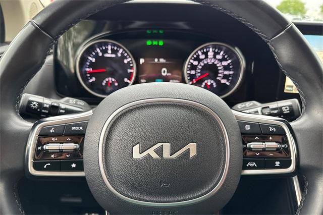 2022 Kia Carnival Vehicle Photo in ELK GROVE, CA 95757-8703