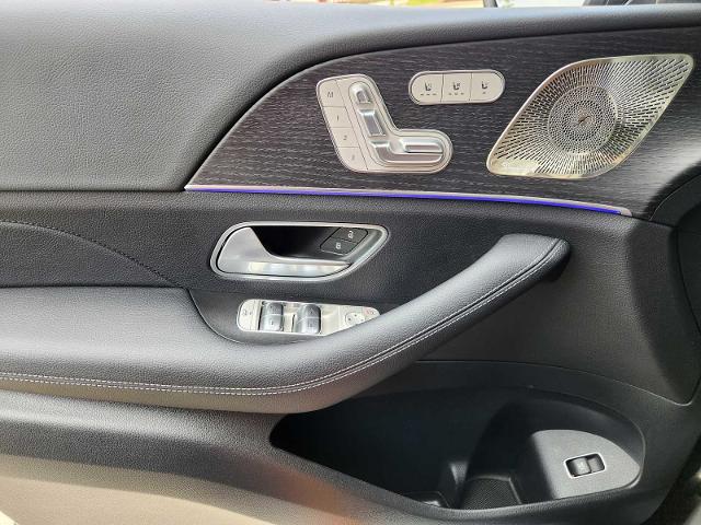2025 Mercedes-Benz GLS Vehicle Photo in HOUSTON, TX 77079