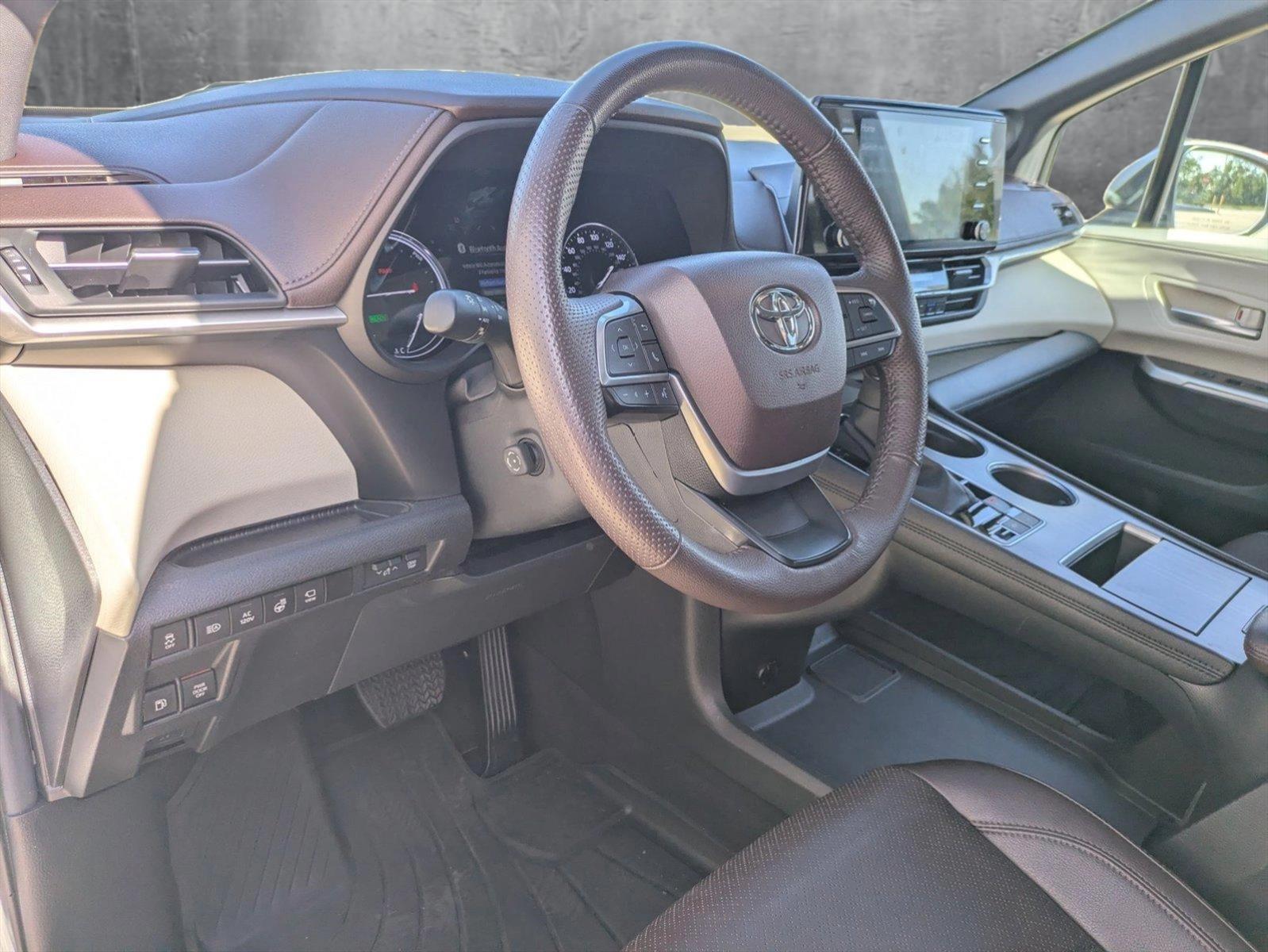 2024 Toyota Sienna Vehicle Photo in Winter Park, FL 32792