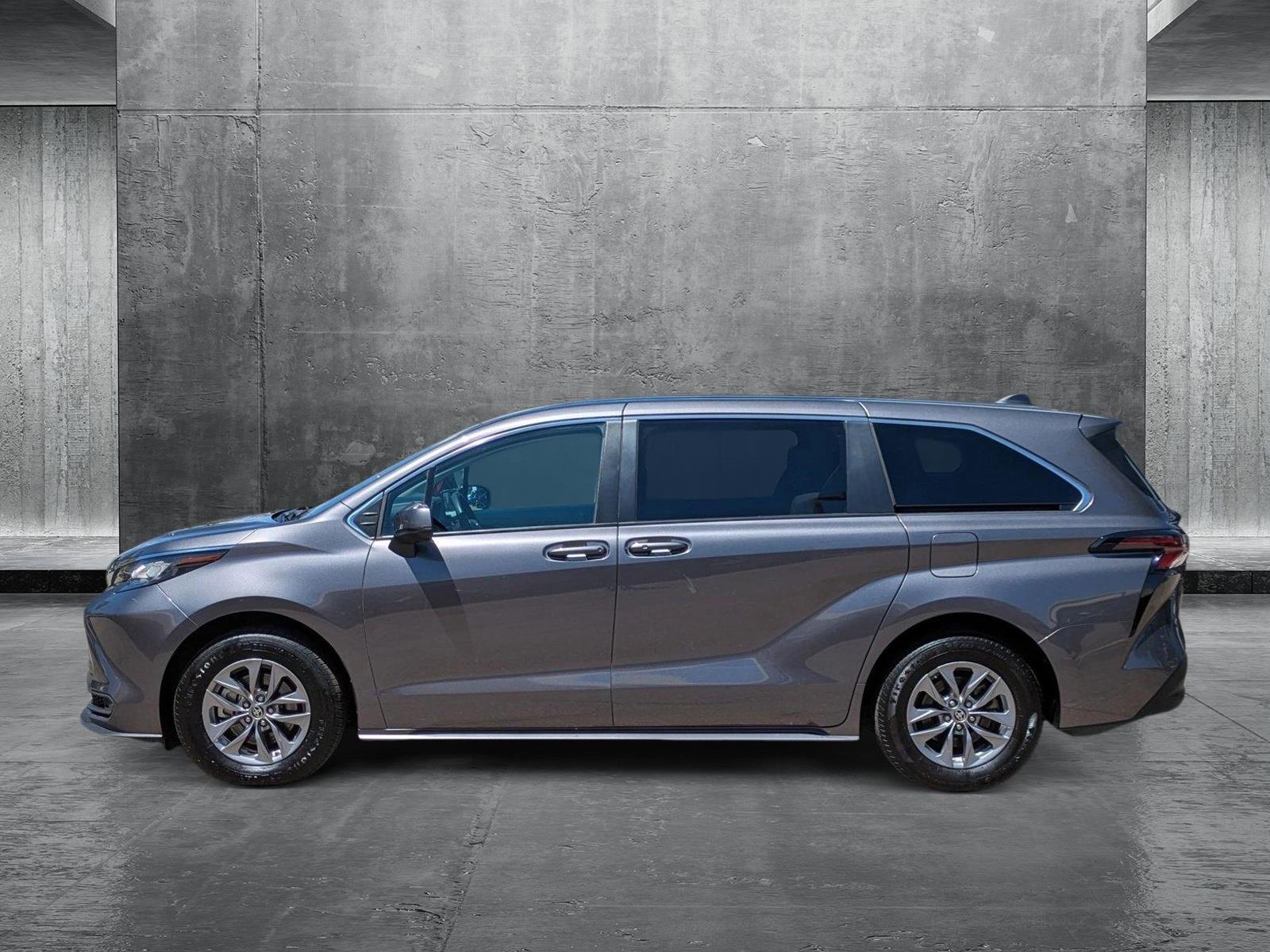 2023 Toyota Sienna Vehicle Photo in GOLDEN, CO 80401-3850