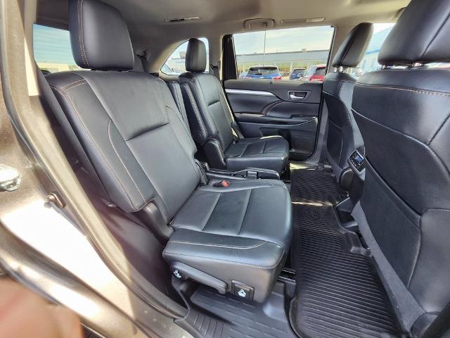 2017 Toyota Highlander Vehicle Photo in GREEN BAY, WI 54304-5303
