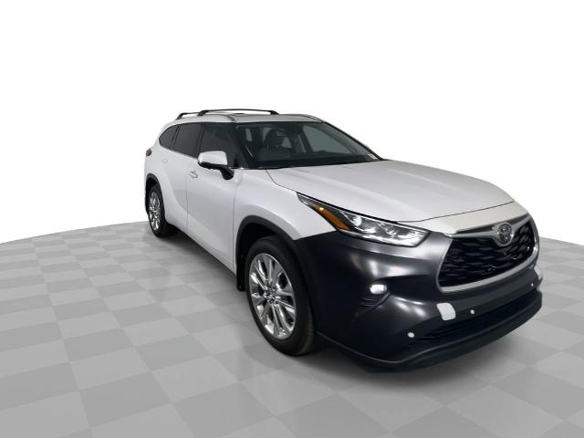 2024 Toyota Highlander Vehicle Photo in GILBERT, AZ 85297-0402
