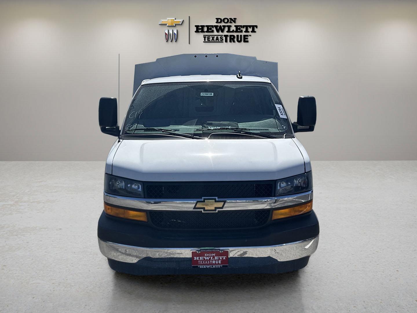 2025 Chevrolet Express Cutaway 3500 Vehicle Photo in GEORGETOWN, TX 78626-7508