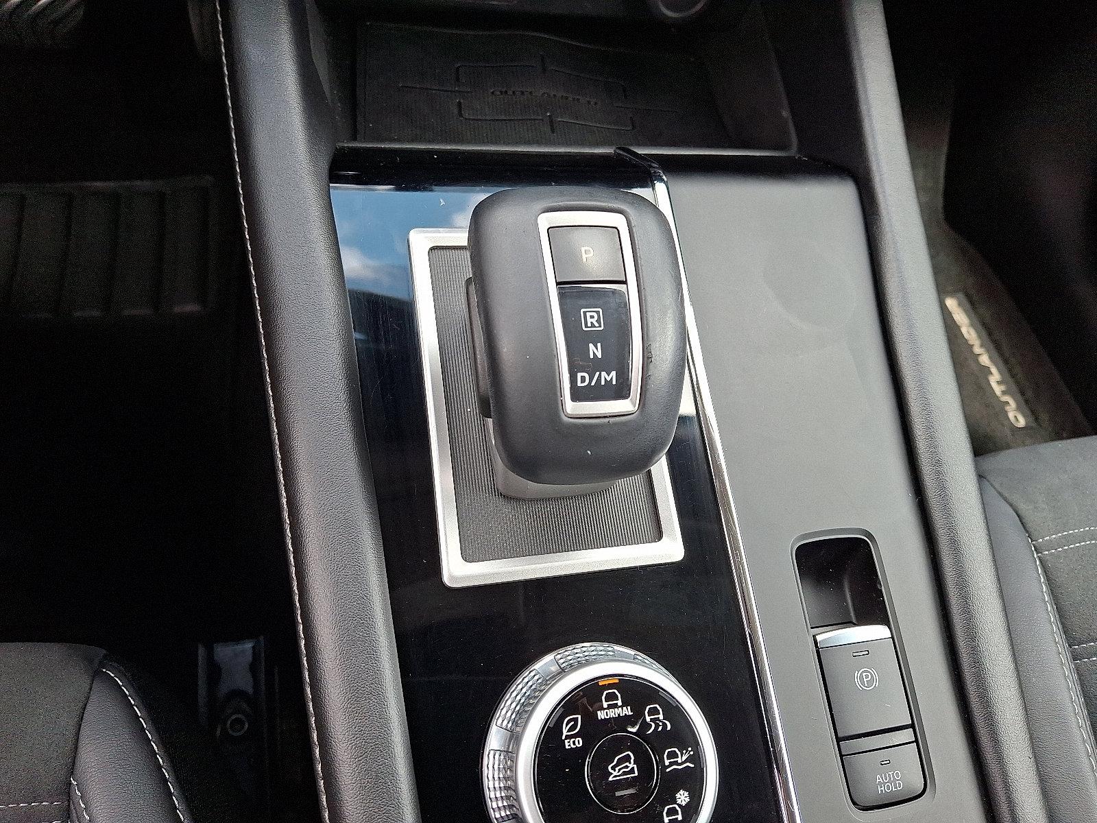 2022 Mitsubishi Outlander Vehicle Photo in BETHLEHEM, PA 18017-9401