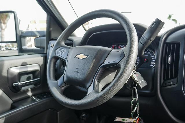 2023 Chevrolet Silverado Chassis Cab Vehicle Photo in VENTURA, CA 93003-8585